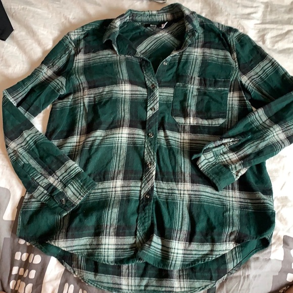 Green Urban Outfitters Flannel - Picture 2 of 4